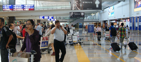 hong kong airport arrivals